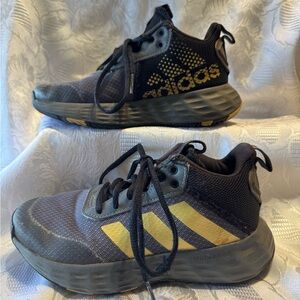 Adidas OwnTheGame 2.0 Kids Basketball Shoe Size 1